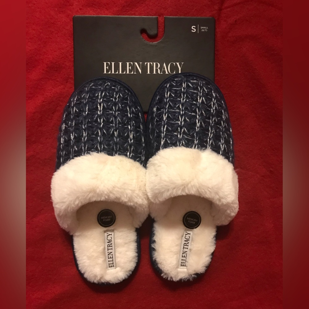 NWT Ellen Tracy Memory Foam Slippers